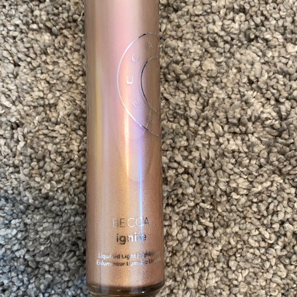 Becca liquified light highlighter in the shade ignite
